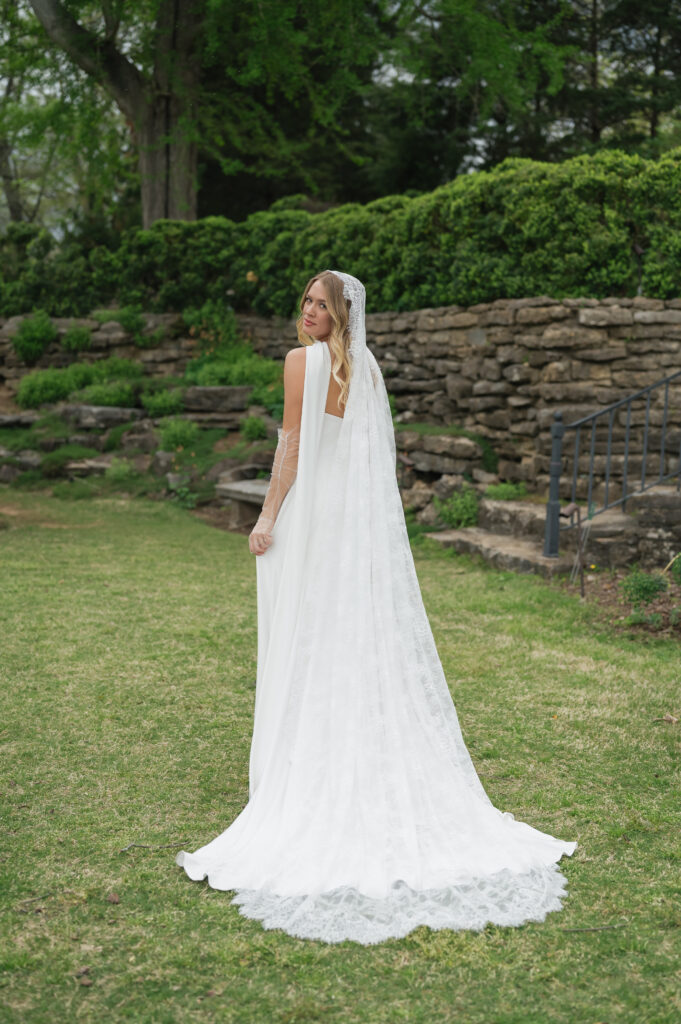 Romantic and classy bridal portraits at Cheekwood gardens in Nashville, Tennessee.