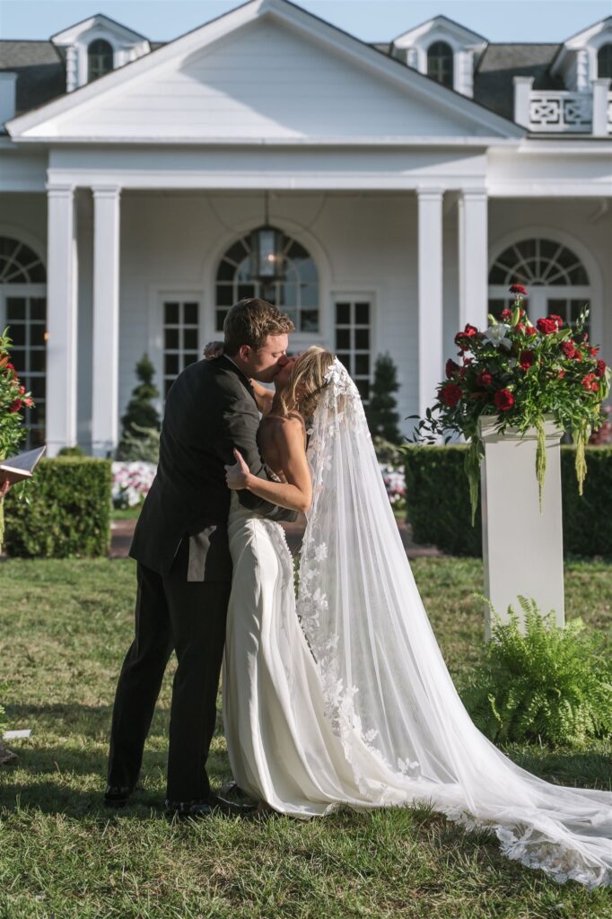Outdoor wedding portraits at Lexington Country Club, KY